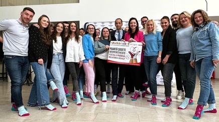  Gestul simbolic al medaliaţilor olimpici Ana Maria Brânză, Ionela Tîrlea şi Mihai Covaliu cu ocazia Zilei Mondiale a Sindromului Down