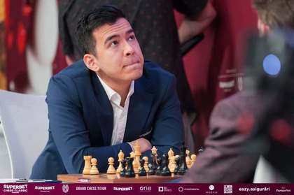 Nodirbek Abdusattorov a obţinut prima sa victorie din competiţie. Rezultatele zilei şi clasamentul Superbet Chess Classic România 2025