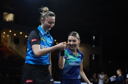 Bernadette Szocs şi Sofia Polcanova au debutat cu victorie la dublu feminin la Campionatul Mondial de la Doha
