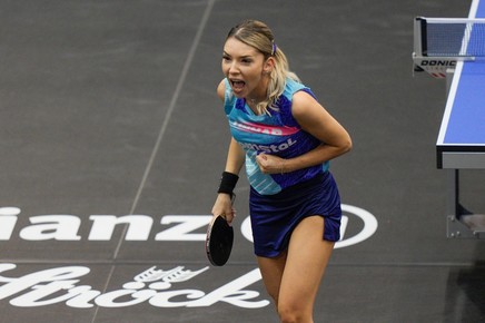 Bernadette Szocs, medaliată la Campionatul Mondial de la Doha. Românca şi Sofia Polcanova s-au calificat în semifinale la dublu