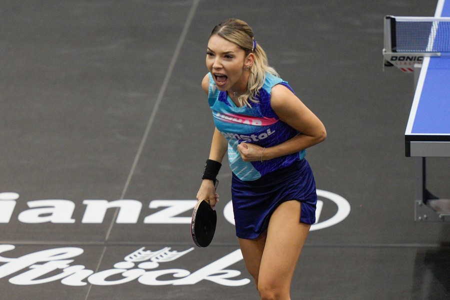 Bernadette Szocs, medaliată la Campionatul Mondial de la Doha. Românca şi Sofia Polcanova s-au calificat în semifinale la dublu