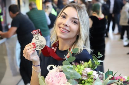 Vicecampioana mondială Bernadette Szocs a revenit la Bucureşti