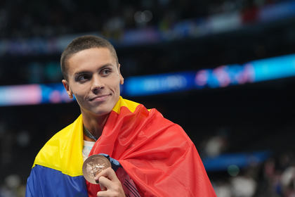 David Popovici a revenit în ţară după CE U23, unde a câştigat trei medalii şi a doborât un record european. ”Mi-am întrecut aşteptările”