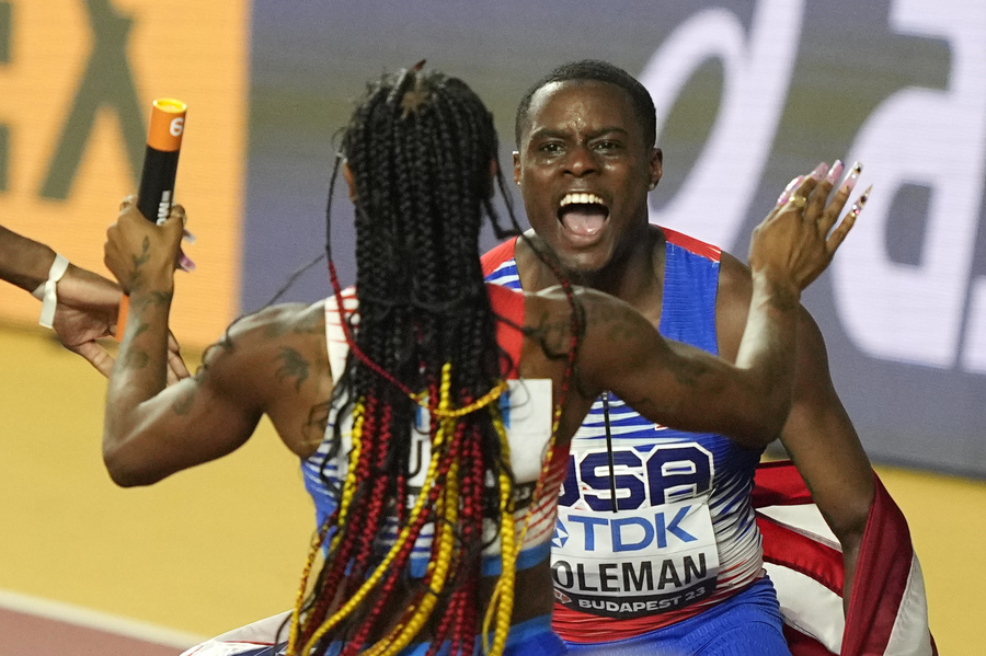 Christian Coleman îşi apără partenera, Sha'Carri Richardson, arestată pentru violenţă domestică