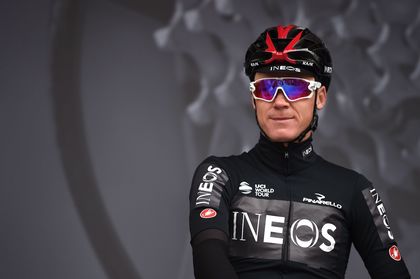Marele ciclist Chris Froome a fost spitalizat după ce a fost lovit de un vehicul
