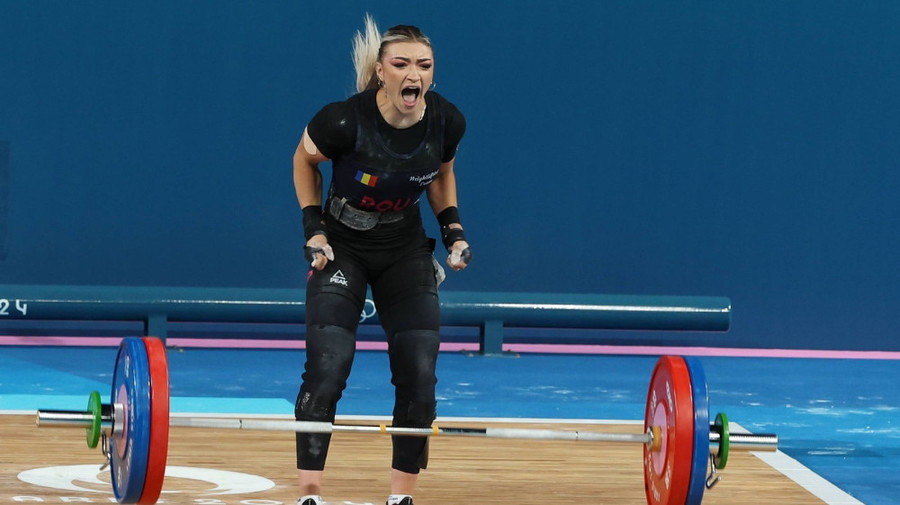 Mihaela Cambei, triplă medaliată mondială la categoria 53 de kilograme