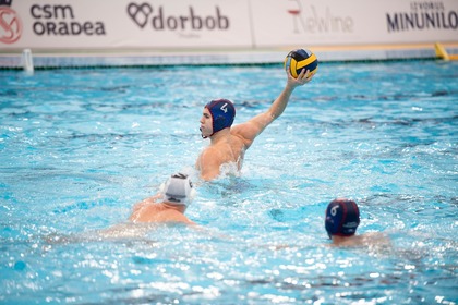 CSM Oradea, învinsă de FTC Budapesta, deţinătoarea trofeului Ligii Campionilor la polo, în primul meci din grupa C