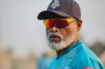 Antrenorul secund al echipei de crichet Dhaka a decedat după ce s-a prăbuşit pe teren înaintea unui meci
