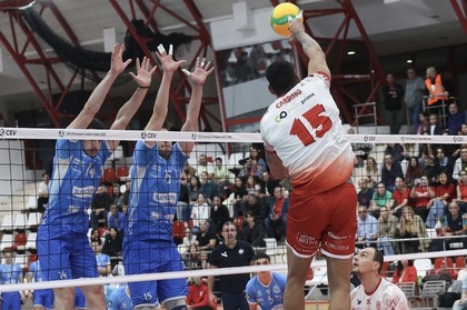 Dinamo Bucureşti merge în sferturile de finală ale CEV Cup la volei masculin