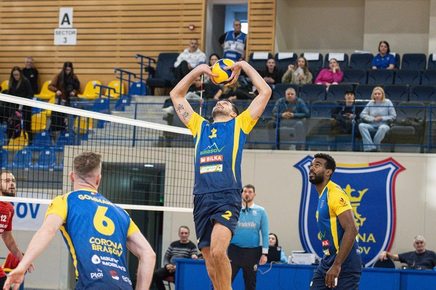 Corona Braşov învinge Volley Schonenwerd şi se califică în optimile CEV Cup la volei