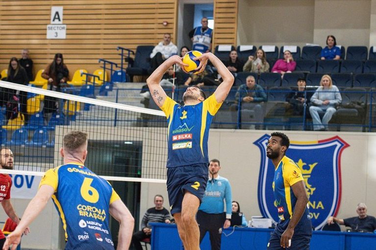 Corona Braşov învinge Volley Schonenwerd şi se califică în optimile CEV Cup la volei