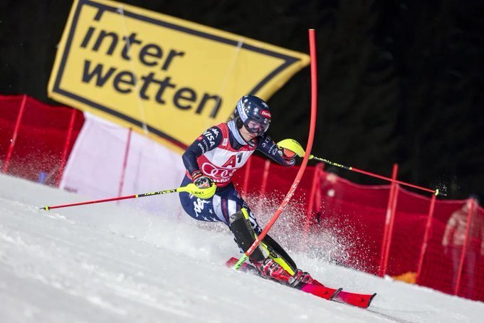 Mikaela Shiffrin a câştigat slalomul de la Flachau. Ea a obţinut victoria cu numărul 107 în Cupa Mondială de schi alpin