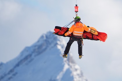 Lindsey Vonn a suferit o căzătură teribilă în timpul probei de coborâre la Jocurile Olimpice şi a fost evacuată cu elicopterul 