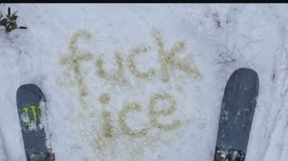 Schiorul britanic care a transmis un mesaj anti-ICE în zăpadă spune că a primit ameninţări cu moartea

