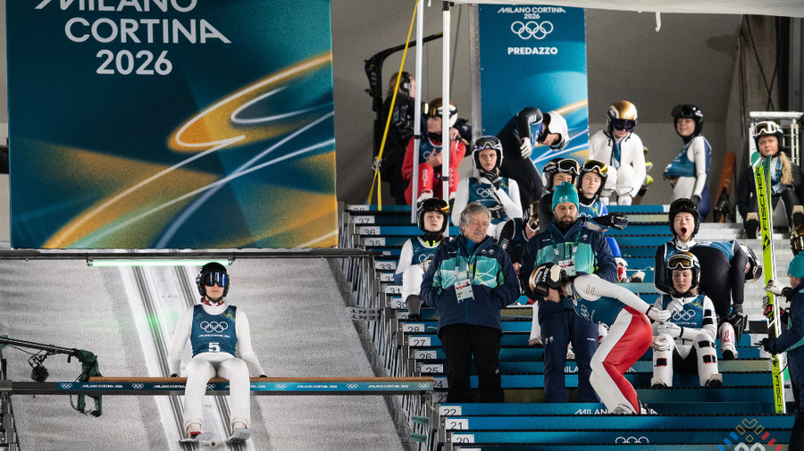 România a terminat pe locul 12 în concursul de sărituri cu schiurile pe echipe mixte