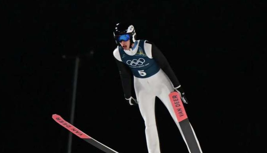 Românii nu au reuşit să se califice în manşa a doua a concursului olimpic de sărituri cu schiurile de pe trambulina mare