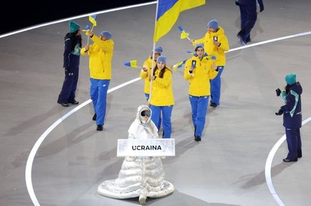 O rusoaică a purtat pancarta cu numele Ucrainei la ceremonia de deschidere a JO de iarnă. "Când mergi alături de aceşti oameni, îţi dai seama că au tot dreptul să simtă ură”