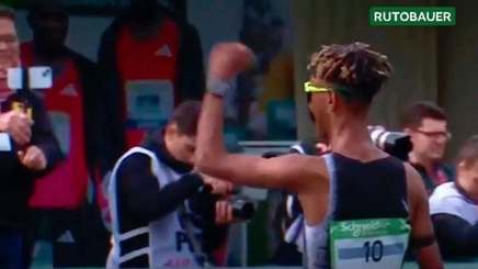 Italianul de origine etiopiană Yemaneberhan Crippa a câştigat maratonul de la Paris