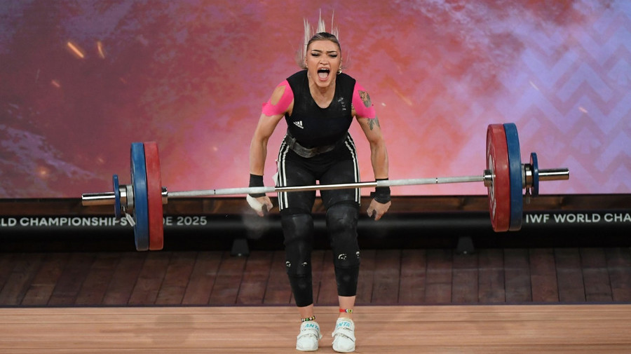 Mihaela Cambei, aur şi argint la europenele de haltere! Românca a stabilit şi un record continental