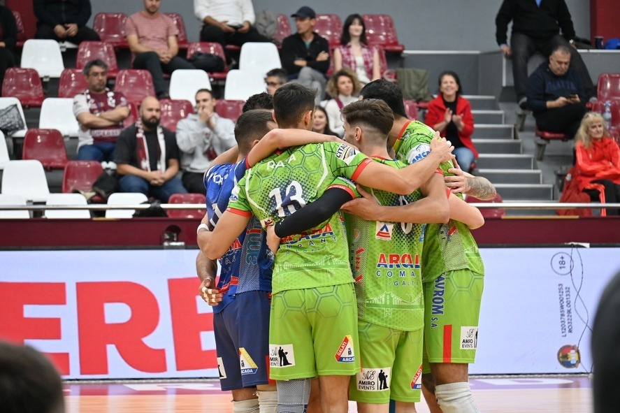 Arcada Galaţi va juca cu Dinamo pentru titlul din voleiul masculin

