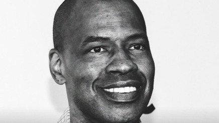 Jason Collins, cunoscut pentru că a fost primul jucător care şi-a recunoscut homosexualitatea, a murit la 47 de ani!