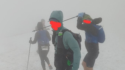 Număr mare de incidente din cauza condiţiilor meteorologice nefavorabile, în timpul competiţiei de alergare montană Transilvania 100