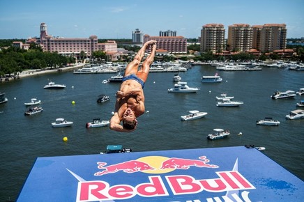 Podium pentru Constantin Popovici şi top 5 pentru Cătălin Preda în etapa a doua din Seria Mondială Red Bull Cliff Diving