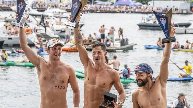 Constantin Popovici a câştigat, iar Cătălin Preda a urcat pe podium în etapa a treia a Red Bull Cliff Diving World Series