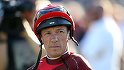 Frankie Dettori, unul dintre cei mai de succes jochei din istorie, a suferit fracturi la coaste şi la degetul mare în urma unui accident rutier