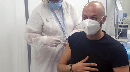 Membrii staf-ului naţionalei de fotbal feminin s-au vaccinat. Printre ei s-a aflat şi Cristian Dulca