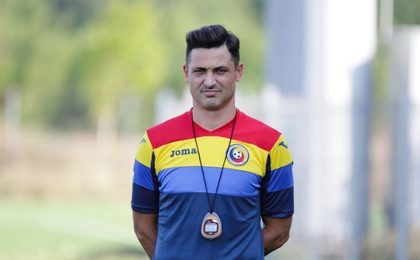 VIDEO ǀ Rădoi afirmă că i s-au transmis indicaţii tactice de la tribuna oficială la meciul cu Islanda: ”Ar fi grav dacă e cineva din partea federaţiei, pentru că atunci trebuie să vină în locul meu” 