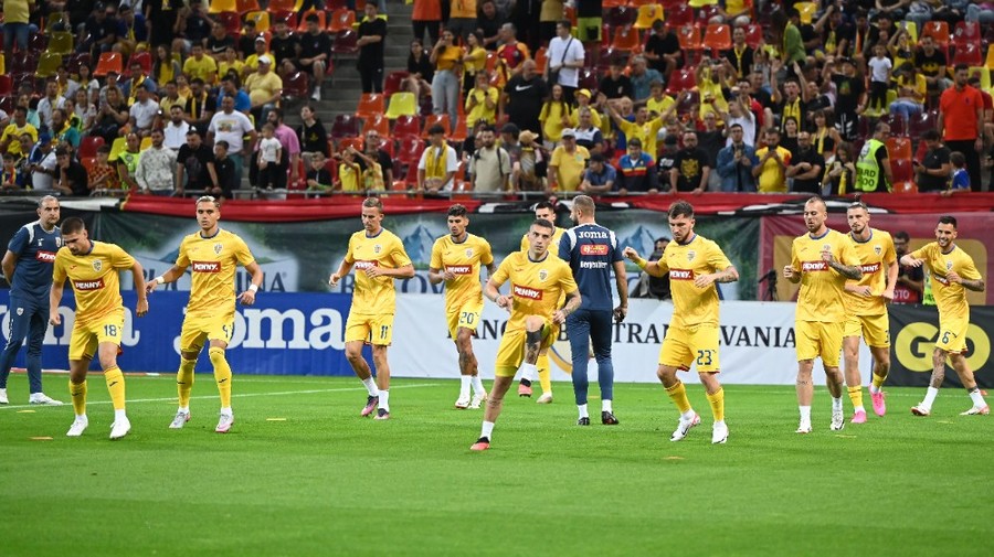 Edi Iordănescu şi jucătorii echipei naţionale, ”tăvăliţi” serios după egalul cu Israel! ”Florinel a dovedit că poate fi doar florăreasa. Puşcaş e Ileana Cosânzeana noastră”