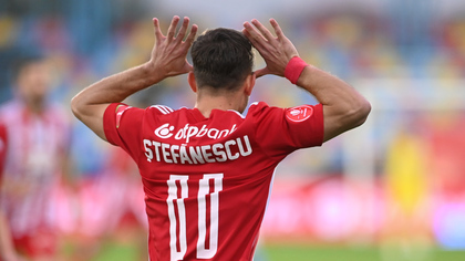 VIDEO | ”Fiecare e liber să vină să vadă meciuri”. Ştefănescu impresionează sub privirile selecţionerului