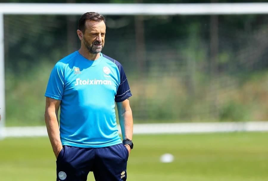 ”Adversar excelent, un antrenor foarte bun”. Selecţionerul Ciprului se aşteaptă la un meci foarte greu cu România