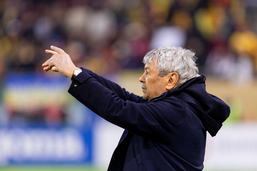 Mircea Lucescu ia în calcul convocarea unui "tricolor mic"