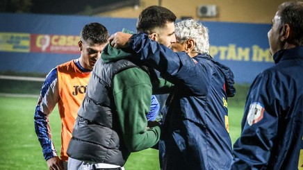 Mihai Popescu, aflat în perioada de recuperare după accidentarea gravă suferită în meciul cu Austria, i-a vizitat pe tricolori la Mogoşoaia