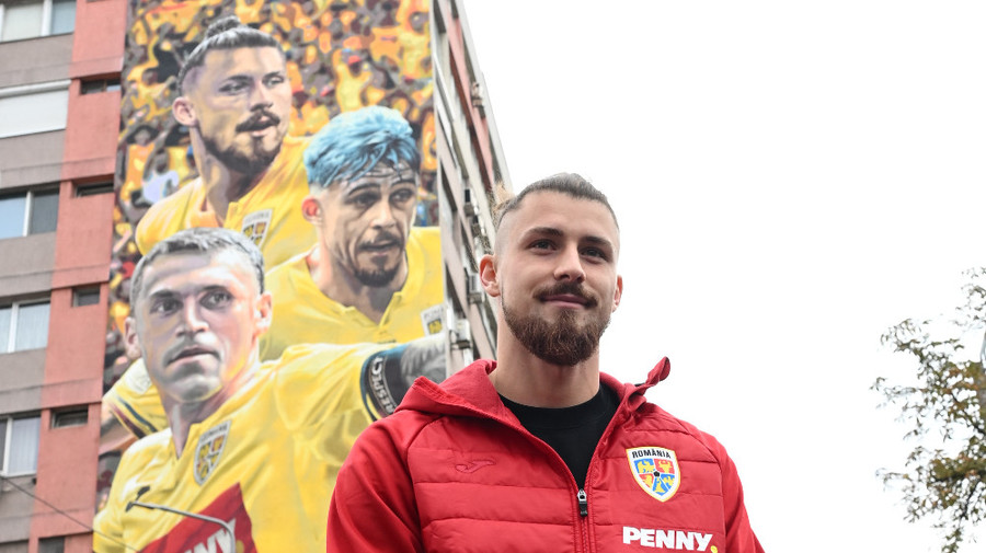Pictură murală dedicată echipei naţionale pe un bloc din Bucureşti