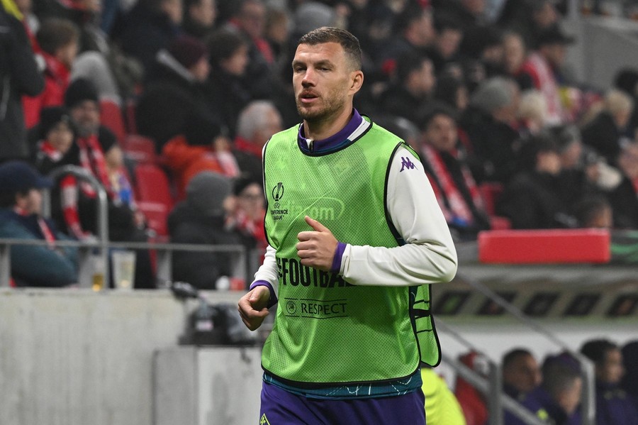 Edin Dzeko a recunoscut superioritatea României: „Am câştigat primul meci chiar dacă voi aţi fost mai buni”