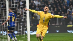 VIDEO | România, început perfect de partidă! Bîrligea o duce pe România în avantaj cu o execuţie de fineţe