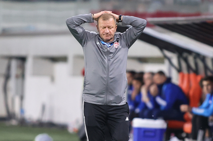 Dorinel Munteanu nu s-a lăsat impresionat de nemulţumirile jucătorilor României: „Asta e o scuză că am fost relaxaţi, că n-a fost bun terenul, că am fost huiduiţi, şi aşa mai departe. Ne-au bătut că au fost mai buni”