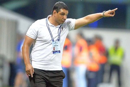 Ionel Ganea, enervat de o afirmaţie a lui Sergiu Radu despre el: "Îmbrăcat şi cu televizorul în mână are 50 de kile!"