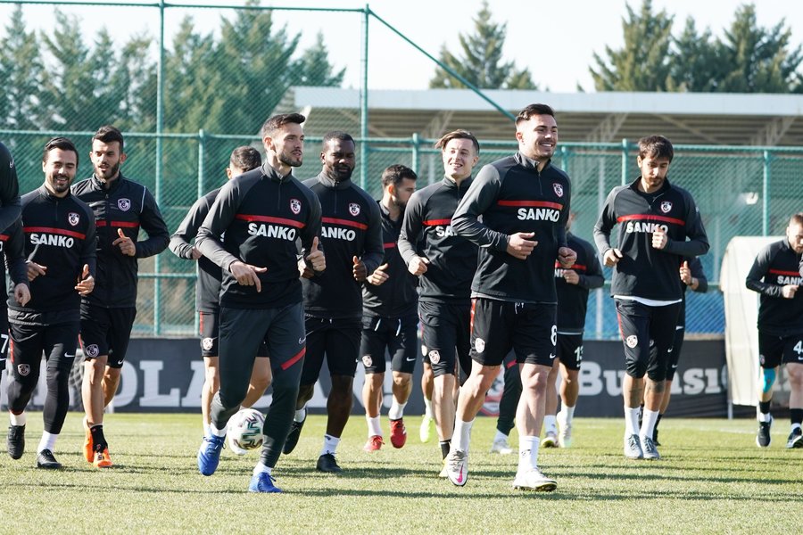 Au uitat rapid de Şumudică! Toşca şi Maxim, zâmbitori la antrenament. Buyukekşi: “E o decizie benefică întregului oraş şi clubului”