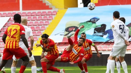 Semieşec pentru echipa lui Dan Petrescu! Kayserispor a avut superioritate numerică din minutul 26, dar a ratat multe ocazii