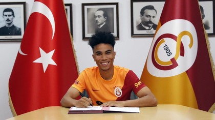 Galatasaray a mai făcut un transfer. Un mijlocaş brazilian, noul coleg al lui Cicâldău şi Moruţan 