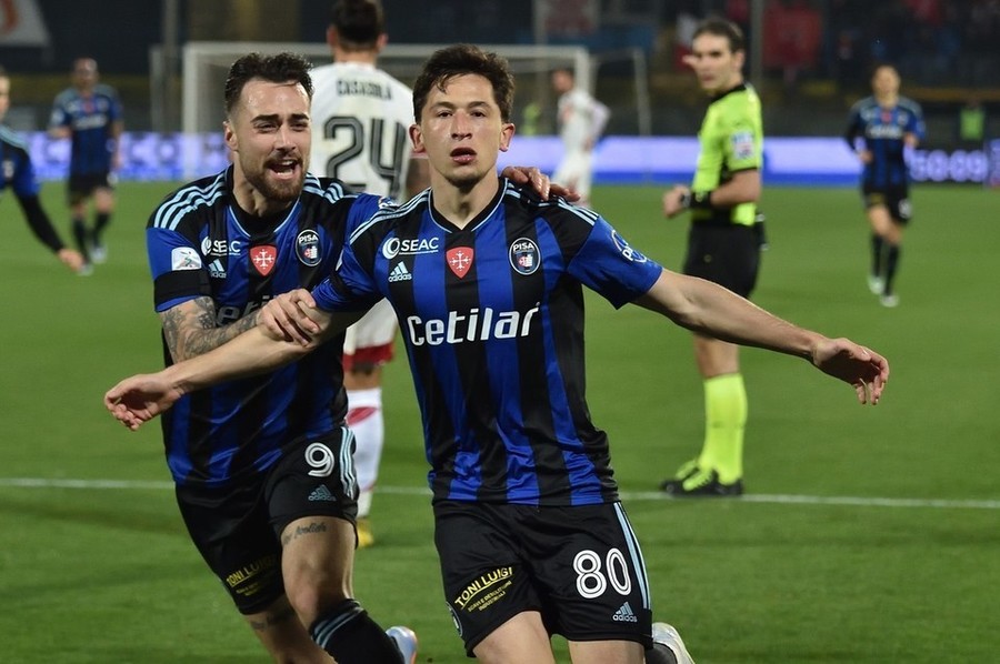 Pică revenirea la FCSB? Echipa la care este dorit Olimpiu Moruţan