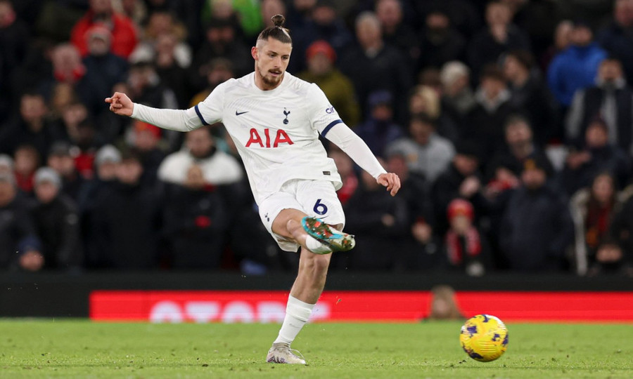 Radu Drăguşin nu a fost utilizat în duelul dintre Tottenham şi Manchester City, din Cupa Angliei