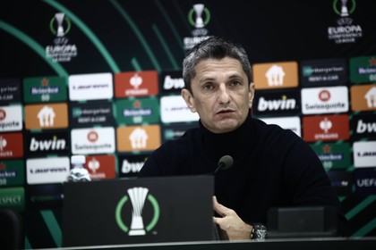 ”Dacă era sârb sau croat, peste 3 luni antrena în Italia. Suntem români şi e greu!”. Discurs manifest după ce Răzvan Lucescu a scris istorie şi a câştigat din nou titlul în Grecia  | VIDEO EXCLUSIV

