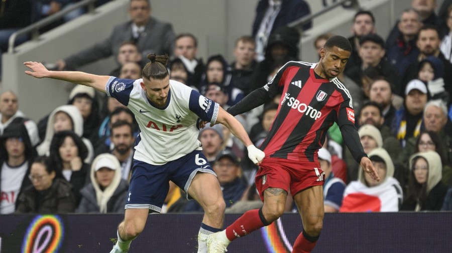 Radu Drăguşin, prestaţie de zile mari în remiza cu Fulham! Nota primită de fundaşul român