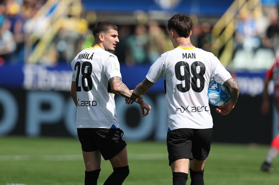 Asta ar putea fi o problemă pentru Cristi Chivu! Jucătorul român ar fi gata să plece de la Parma. „Atunci a izbucnit scandalul”