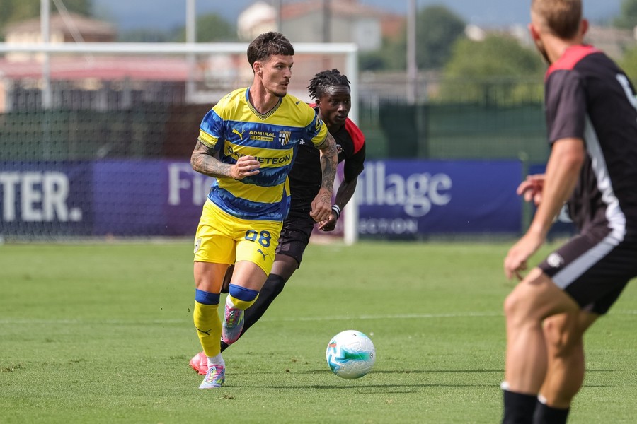 Dennis Man părăseşte Serie A pentru Champions League! O campioană europeană l-a ofertat pe internaţionalul român 